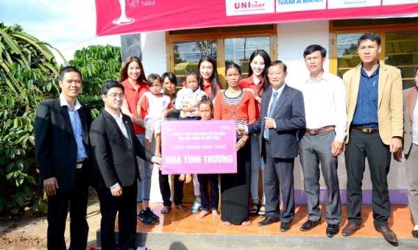 Nam A Bank cùng Tổ chức Hoa hậu Hoàn vũ Việt Nam tặng nhà cho bà con nghèo